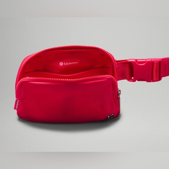 Lululemon Everywhere Belt Bag in LipGloss BARBICORE BARBIE PINK - Picture 6 of 12